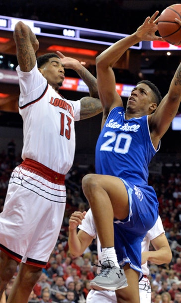 Seton Hall rallies to upset No. 17 Louisville 79-77 (Dec 03, 2017)